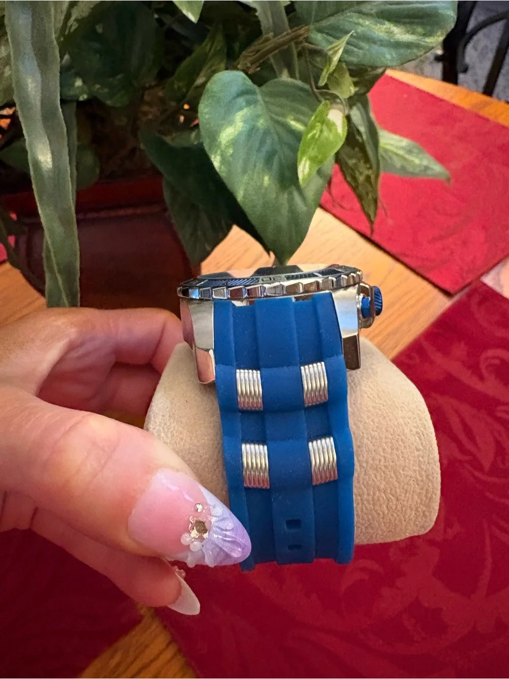 Invicta striking blue